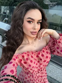 Адриана эскорт в городе Питер