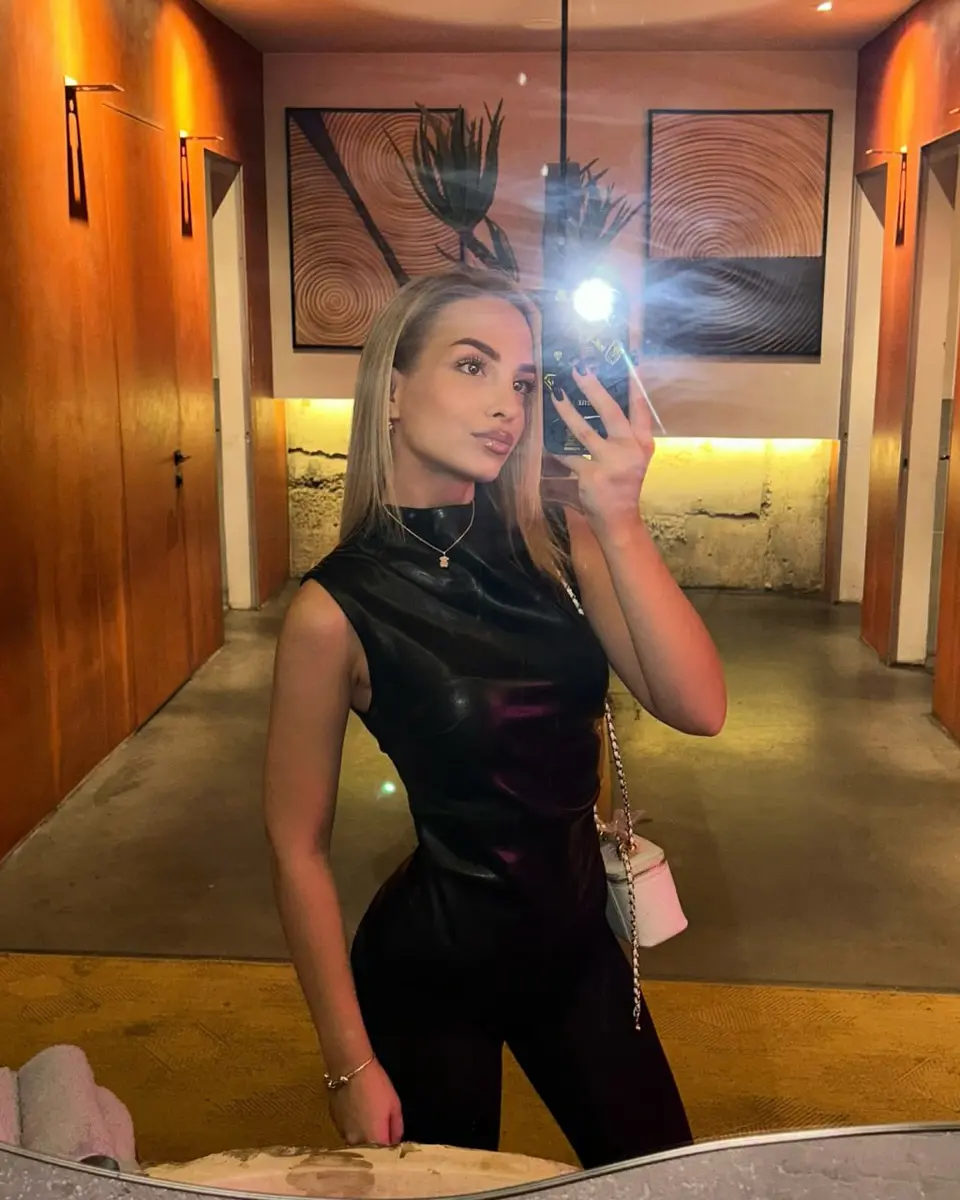 Карина эскорт в городе Питер