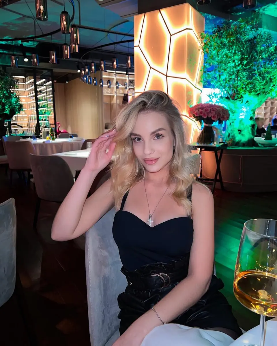 Карина эскорт в городе Питер