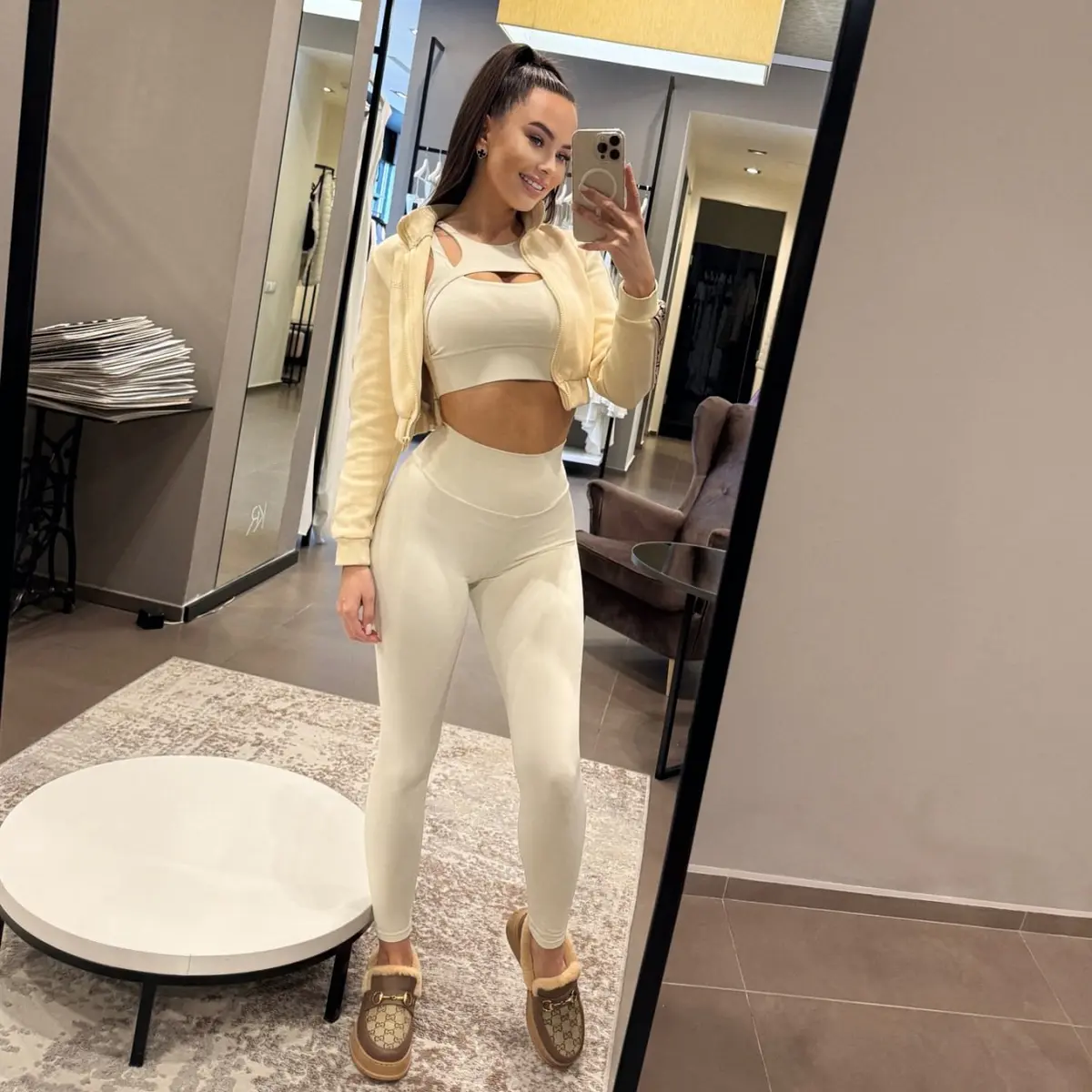 Изабелла эскорт в городе Питер